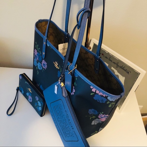 Coach Painted Peony Reversible Tote & Wallet NWT - Picture 2 of 8